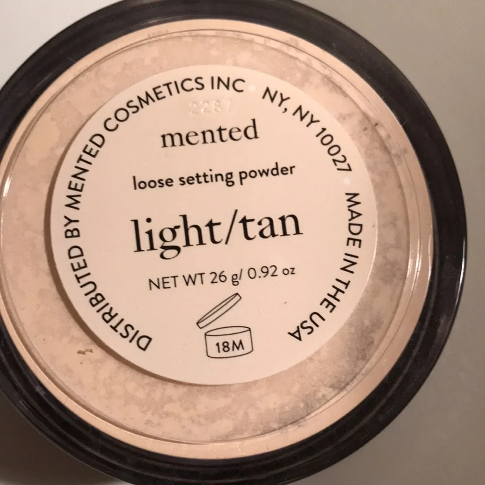 New Mented skin silk loose setting powder- light/tan